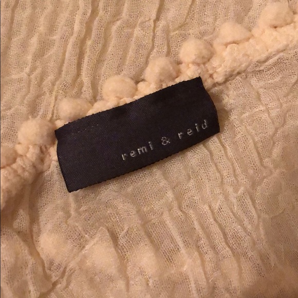 Beautiful semi-sheer Bohemian scarf - Picture 6 of 6